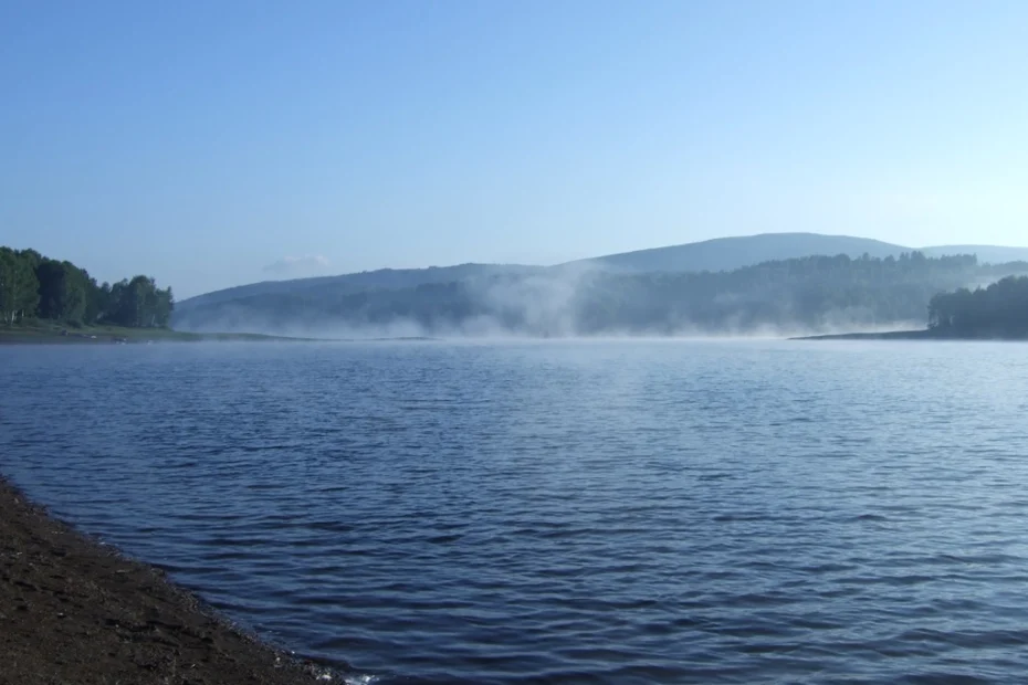 https://commons.wikimedia.org/wiki/File:Vlasina_Lake_morning.jpg